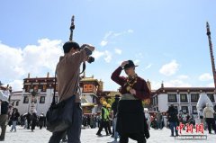 雪域高原迎游客 拉萨热门景点人气渐旺